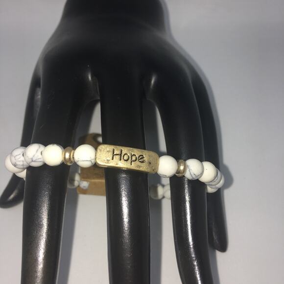 Etched "Hope" Inspirational Beaded Bracelet Stretch - White - Picture 5 of 8